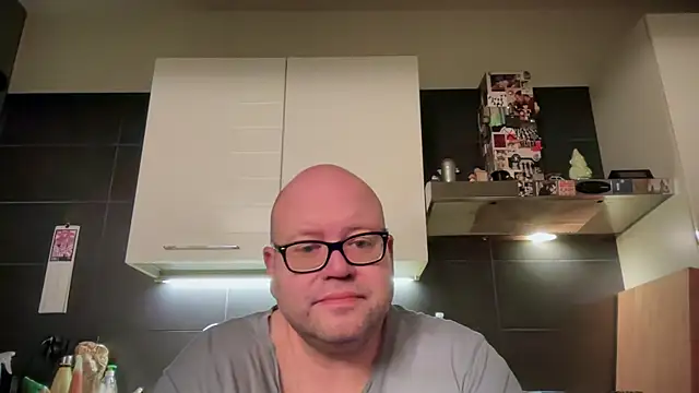 Snapshot of theitalianbear chatting on 04-27-26, 01:25 theitalianbear online show from 04-27-26, 01:25