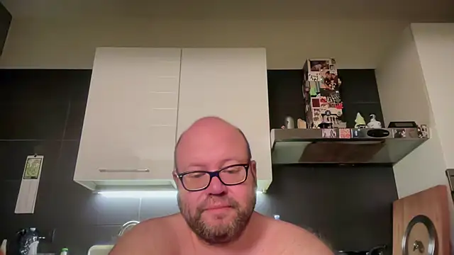 Snapshot of theitalianbear chatting on 05-16-26, 12:18 theitalianbear online show from 05-16-26, 12:18
