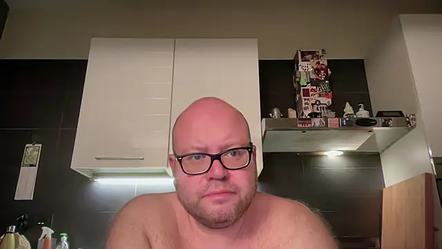 Snapshot of theitalianbear chatting on 05-28-26, 02:09 theitalianbear online show from 05-28-26, 02:09