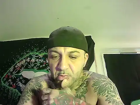 Snapshot of MagicStickBoy chatting on 09-11-25, 11:10 MagicStickBoy online show from 09-11-25, 11:10