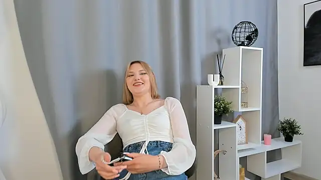 Snapshot of AmiraHofmeister chatting on 07-28-26, 11:17 AmiraHofmeister online show from 07-28-26, 11:17