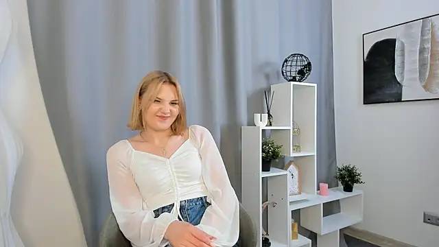 Snapshot of AmiraHofmeister chatting on 07-28-26, 02:13 AmiraHofmeister online show from 07-28-26, 02:13
