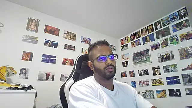 Snapshot of xXxChrisKissxXx chatting on 07-29-26, 03:32 xXxChrisKissxXx online show from 07-29-26, 03:32