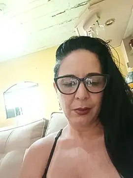 Snapshot of mommy_safira chatting on 07-29-26, 03:54 mommy safira online show from 07-29-26, 03:54