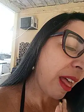 Snapshot of mommy_safira chatting on 08-01-26, 12:48 mommy safira online show from 08-01-26, 12:48