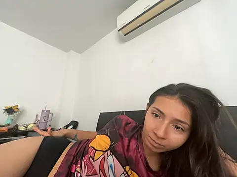 Snapshot of Jenniieebellx chatting on 07-28-26, 04:50 Jenniieebellx online show from 07-28-26, 04:50