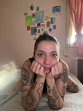 Snapshot of CocoLatina chatting on 07-28-26, 02:13 CocoLatina online show from 07-28-26, 02:13