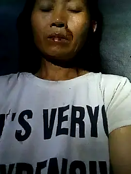 Snapshot of Nguyen_Emaa chatting on 07-28-26, 10:42 Nguyen Emaa online show from 07-28-26, 10:42