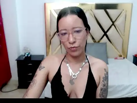 Snapshot of RoxyInk chatting on 07-28-26, 02:13 RoxyInk online show from 07-28-26, 02:13