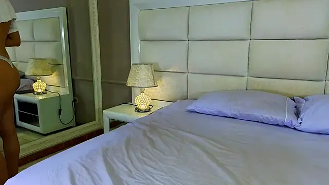 Snapshot of andrea_milla chatting on 07-30-26, 01:43 andrea milla online show from 07-30-26, 01:43
