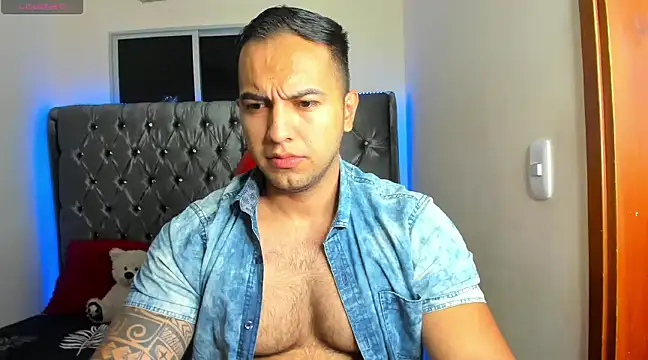 Snapshot of mrloganfuck1 chatting on 12-22-24, 08:38 mrloganfuck1 online show from 12-22-24, 08:38