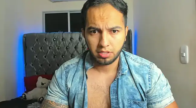 Snapshot of mrloganfuck1 chatting on 03-18-25, 08:14 mrloganfuck1 online show from 03-18-25, 08:14