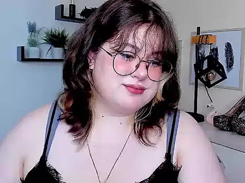Snapshot of OpheliaLush chatting on 08-03-26, 07:51 OpheliaLush online show from 08-03-26, 07:51