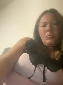 Snapshot of Scottish-BonnieX chatting on 08-08-26, 11:18 Scottish-BonnieX online show from 08-08-26, 11:18