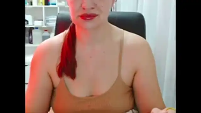 Snapshot of Fire_girl35 chatting on 08-07-26, 09:28 Fire girl35 online show from 08-07-26, 09:28
