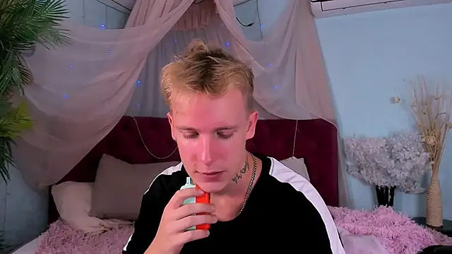  AlexHot  online show from 08-08-26, 05:20