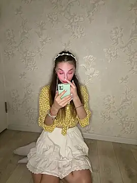Snapshot of Shy_Little_Mia chatting on 08-07-26, 06:32 Shy Little Mia online show from 08-07-26, 06:32