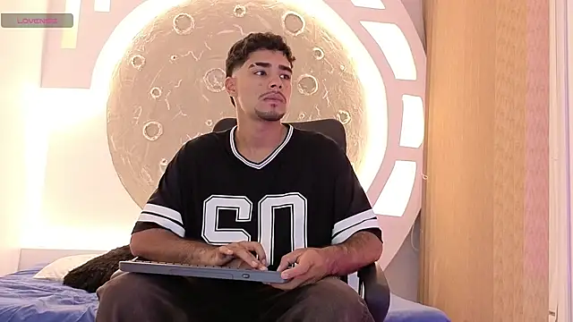 Snapshot of Alejandro_Greco chatting on 08-08-26, 12:35 Alejandro Greco online show from 08-08-26, 12:35