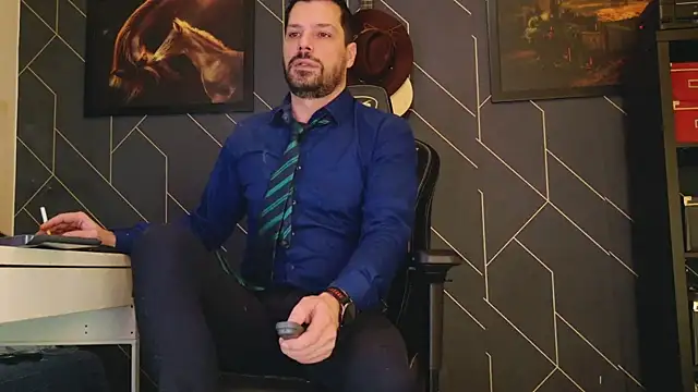 Snapshot of ChrisKox chatting on 02-11-25, 01:31 ChrisKox online show from 02-11-25, 01:31