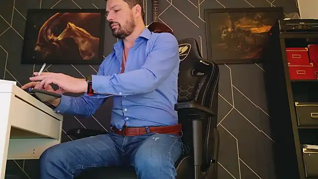 Snapshot of ChrisKox chatting on 02-12-25, 04:01 ChrisKox online show from 02-12-25, 04:01