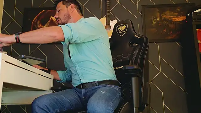 Snapshot of ChrisKox chatting on 03-11-25, 05:27 ChrisKox online show from 03-11-25, 05:27