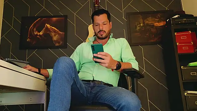 Snapshot of ChrisKox chatting on 03-12-25, 06:44 ChrisKox online show from 03-12-25, 06:44