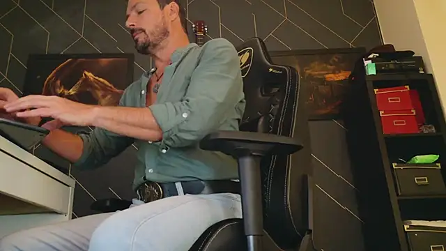 Snapshot of ChrisKox chatting on 03-19-25, 05:08 ChrisKox online show from 03-19-25, 05:08