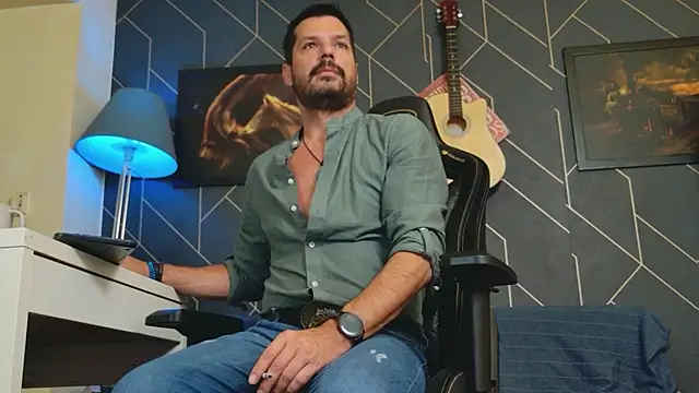 Snapshot of ChrisKox chatting on 09-11-25, 10:10 ChrisKox online show from 09-11-25, 10:10