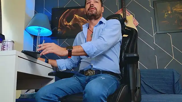 Snapshot of ChrisKox chatting on 09-15-25, 06:13 ChrisKox online show from 09-15-25, 06:13