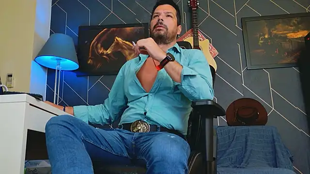 Snapshot of ChrisKox chatting on 09-28-25, 01:11 ChrisKox online show from 09-28-25, 01:11