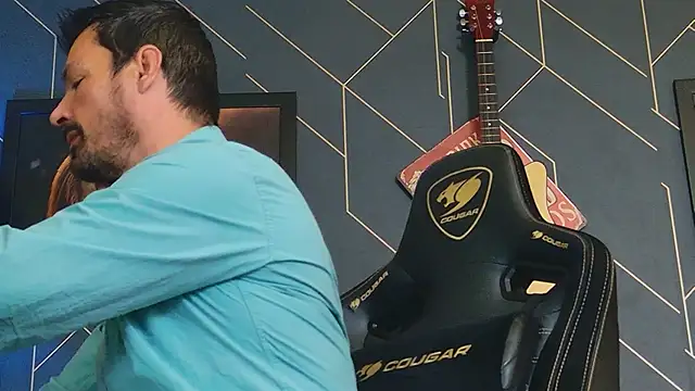 Snapshot of ChrisKox chatting on 10-03-25, 08:22 ChrisKox online show from 10-03-25, 08:22