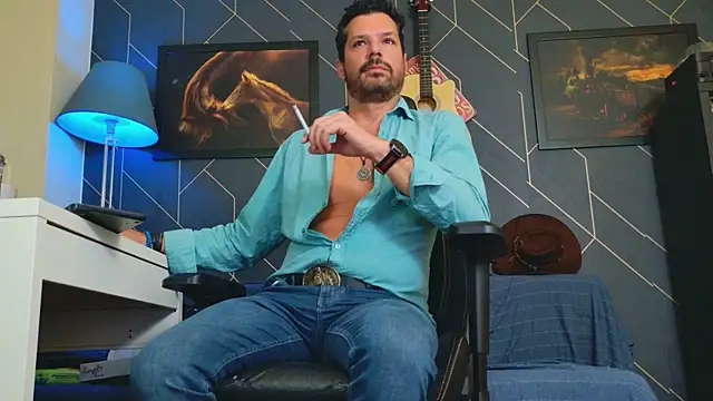 Snapshot of ChrisKox chatting on 10-04-25, 08:40 ChrisKox online show from 10-04-25, 08:40