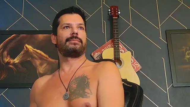 Snapshot of ChrisKox chatting on 10-08-25, 10:18 ChrisKox online show from 10-08-25, 10:18