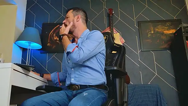 Snapshot of ChrisKox chatting on 10-13-25, 05:46 ChrisKox online show from 10-13-25, 05:46