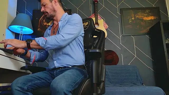 Snapshot of ChrisKox chatting on 10-22-25, 03:51 ChrisKox online show from 10-22-25, 03:51