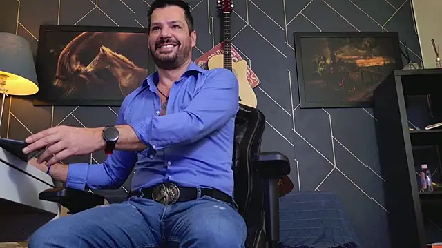 Snapshot of ChrisKox chatting on 10-29-25, 04:37 ChrisKox online show from 10-29-25, 04:37