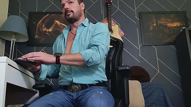 Snapshot of ChrisKox chatting on 11-03-25, 02:40 ChrisKox online show from 11-03-25, 02:40