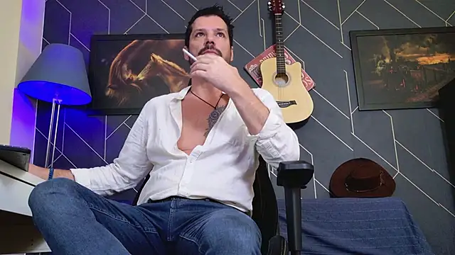 Snapshot of ChrisKox chatting on 11-24-25, 04:56 ChrisKox online show from 11-24-25, 04:56