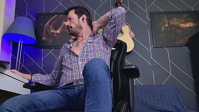 Snapshot of ChrisKox chatting on 11-24-25, 05:01 ChrisKox online show from 11-24-25, 05:01