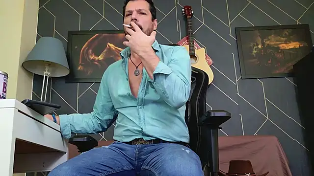 Snapshot of ChrisKox chatting on 12-03-25, 08:00 ChrisKox online show from 12-03-25, 08:00