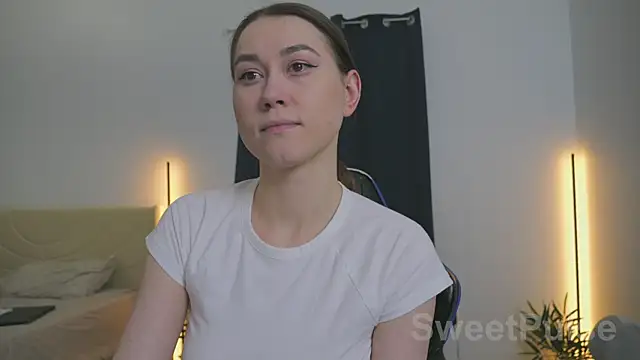 Snapshot of SweetPulse chatting on 11-25-25, 11:49 SweetPulse online show from 11-25-25, 11:49