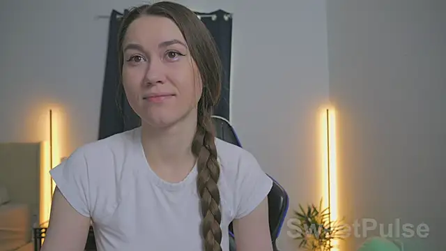 Snapshot of SweetPulse chatting on 12-05-25, 04:36 SweetPulse online show from 12-05-25, 04:36