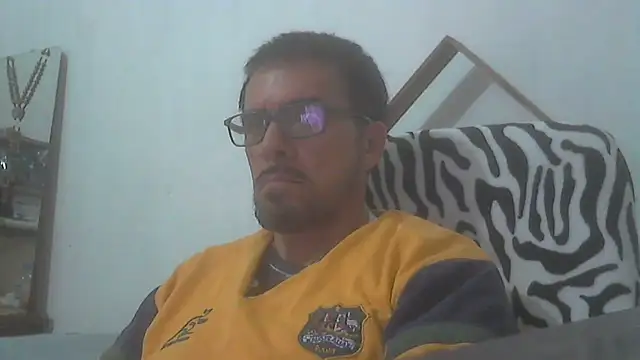 Snapshot of el_principe_hot chatting on 12-02-25, 04:40 el principe hot online show from 12-02-25, 04:40