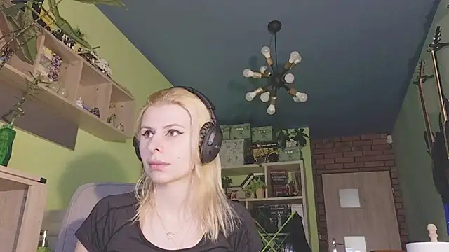 Snapshot of karmija chatting on 02-04-25, 01:48 karmija online show from 02-04-25, 01:48