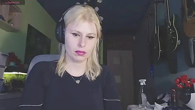 Snapshot of karmija chatting on 03-06-25, 06:37 karmija online show from 03-06-25, 06:37