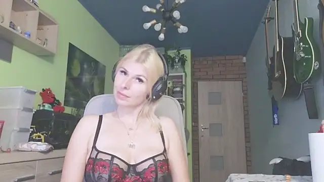 Snapshot of karmija chatting on 10-09-25, 08:40 karmija online show from 10-09-25, 08:40