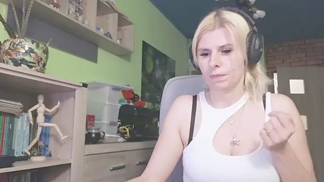 Snapshot of karmija chatting on 11-14-25, 06:50 karmija online show from 11-14-25, 06:50