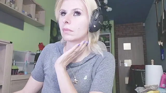 Snapshot of karmija chatting on 11-24-25, 09:47 karmija online show from 11-24-25, 09:47