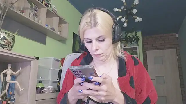 Snapshot of karmija chatting on 11-28-25, 07:27 karmija online show from 11-28-25, 07:27