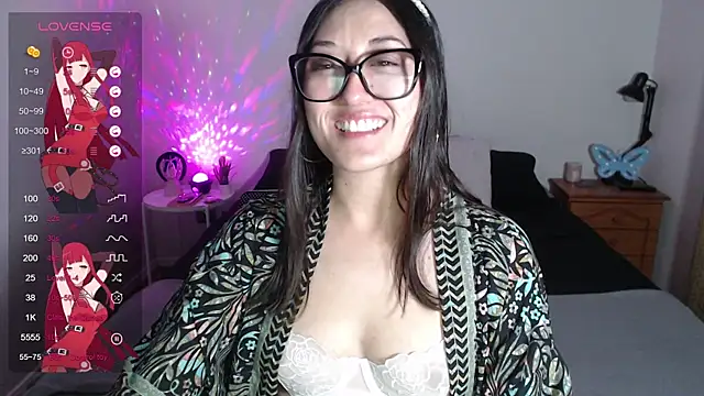 Snapshot of Ninimoon chatting on 10-05-25, 02:32 Ninimoon online show from 10-05-25, 02:32